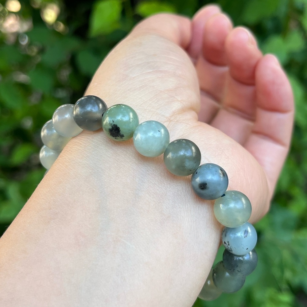 10mm stretchable Xiuyan jade with silver accent - Picture 10 of 12